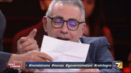 “Tu scendi dalle stelle” per il vaccino: Pregliasco si copre di ridicolo