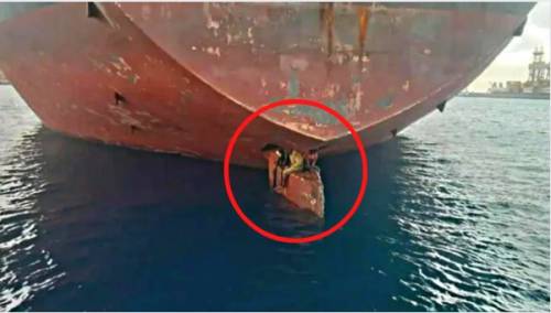 La Spagna caccia i migranti arrivati stremati. Ma la sinistra tace