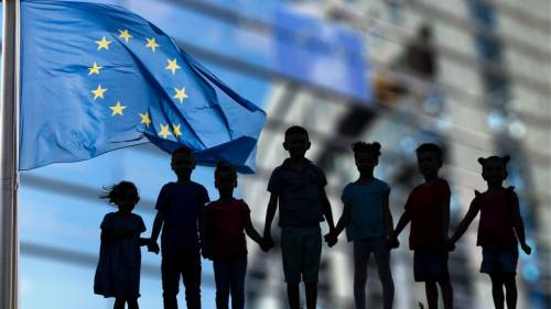 Il “nazismo” statalista dell’Europa: l’opuscolo su come educare i figli