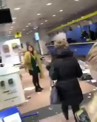 Non gli danno il reddito di cittadinanza: marocchino devasta ufficio postale