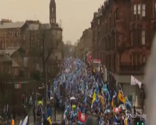 Scozia, migliaia in marcia per l'indipendenza