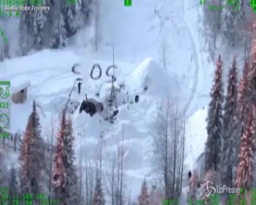 Sopravvive 23 giorni a temperature glaciali, l'incredibile salvataggio in Alaska