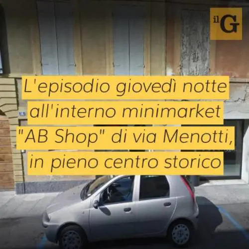 Pesta a sangue negoziante e lo riduce in fin di vita: arrestato rapinatore straniero