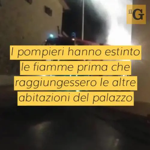 Massacra di botte la compagna, poi dà fuoco alla casa e fugge: ricercato romeno