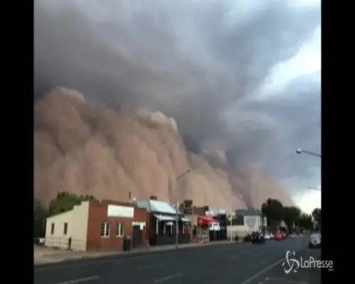 Spaventosa tempesta di sabbia in Australia