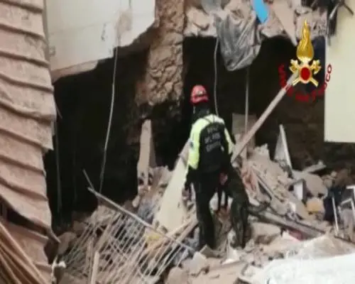 Catania, crolla pavimento di una casa: evacuato il palazzo