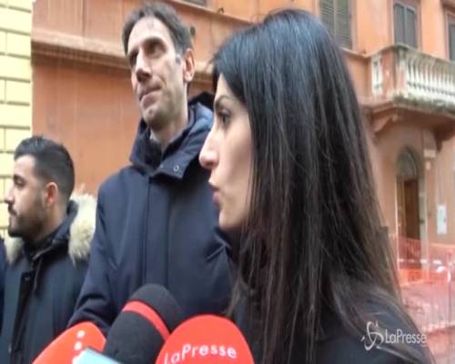 Si apre voragine a Roma, Raggi: "Nessuno dormirà per strada o in macchina"