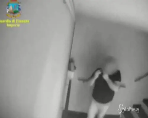 Furbetti del cartellino a Sanremo, assolto vigile che timbrava in mutande