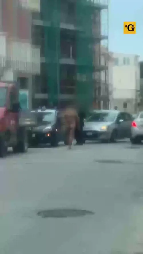 Trapani, uomo nudo aggredisce i carabinieri
