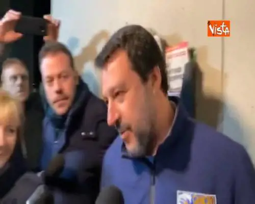 Salvini al Pilastro di Bologna citofona a famiglia tunisina: è vero che spacciate 