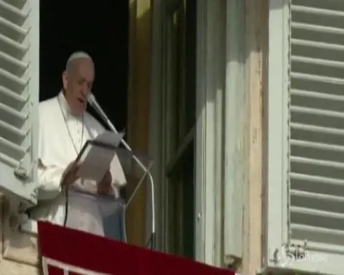 Virus cinese, Papa: "Prego per chi combatte l'epidemia"