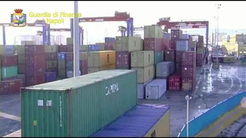 Le immagini dell'intervento al porto della Guardia di finanza