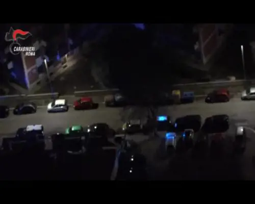 I carabinieri smantellano l'alleanza tra le cosche che gestivano lo spaccio nella Capitale