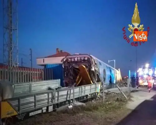 Treno ad alta velocità deraglia a Lodi
