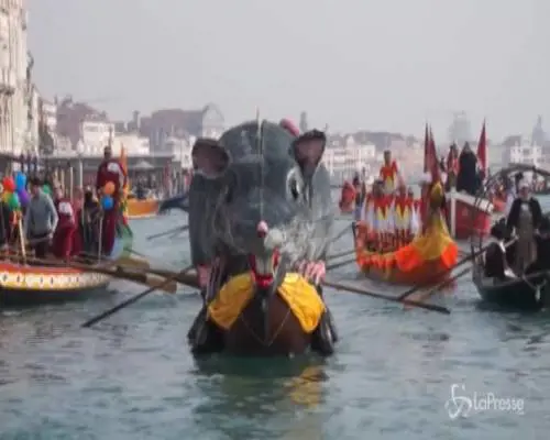 Al Carnevale di Venezia la Regata della Pantegana