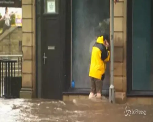 La tempesta Ciara si abbatte sulla Gran Bretagna