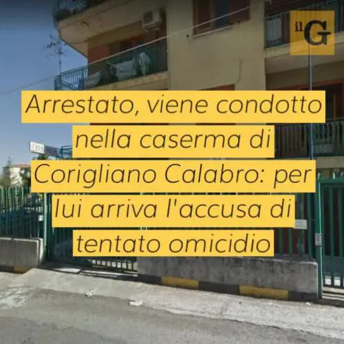Gli chiede di affrettarsi in bagno, titolare di un bar accoltellato da albanese