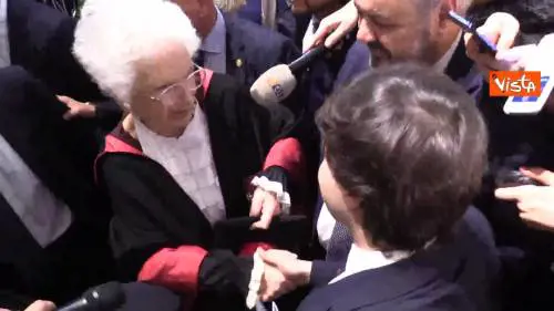 Segre abbraccia Valerio, il ragazzo criticato dagli studenti perché con idee di destra