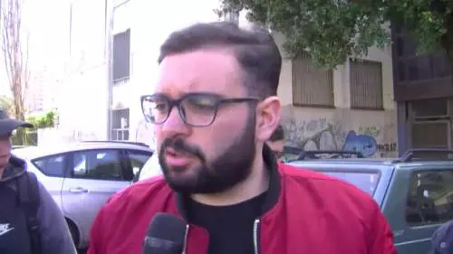 Napoli, studenti intossicati dai roghi di rifiuti a Scampia