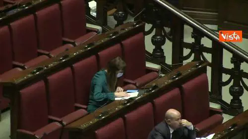 Spunta un'altra mascherina in Parlamento, a indossarla l'on. Dall'Osso di FI