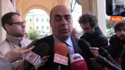 “Lavarsi le mani, salutarsi senza abbracci ed evitare luoghi affollati”