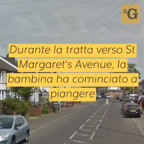 Bimba di 19 mesi piange sul bus, giovane la prende a pugni sulla nuca e scappa