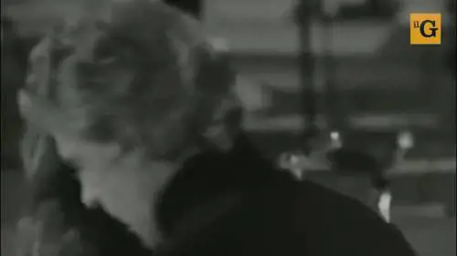 Milva canta insieme a Giorgio Strehler