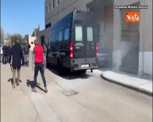 Rivolta nel carcere di Modena: tre detenuti perdono la vita 