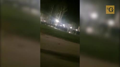 Il party illegale in piazza a Firenze 