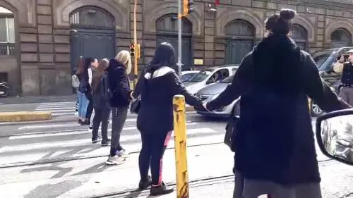 I familiari dei detenuti del carcere di Poggioreale bloccano le strade