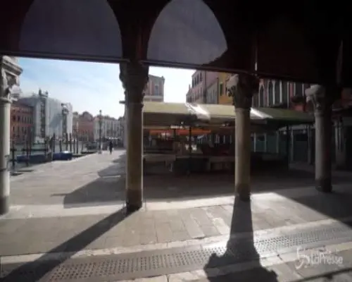 Coronavirus, Venezia deserta dopo la fuga dei turisti
