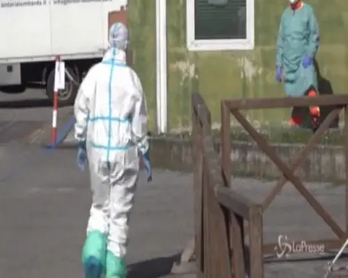 Coronavirus, l'appello dei medici di Brescia: "Restate a casa"