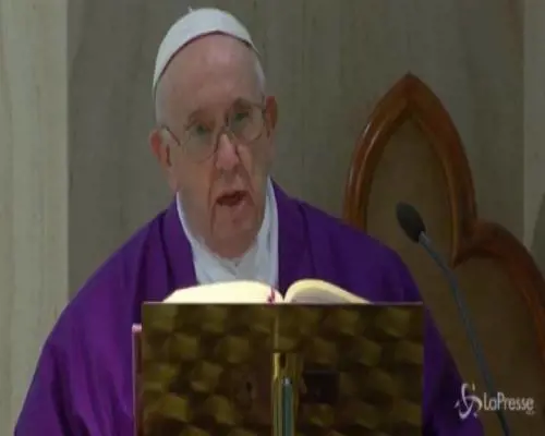 Coronavirus, Papa Francesco: "Preghiamo per gli ammalati e per i carcerati"
