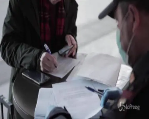 Coronavirus, controlli serrati alla stazione di Torino Porta Nuova