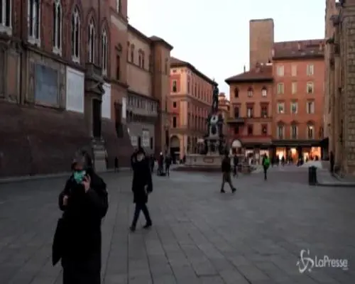 Coronavirus, la paura contagi svuota il centro di Bologna