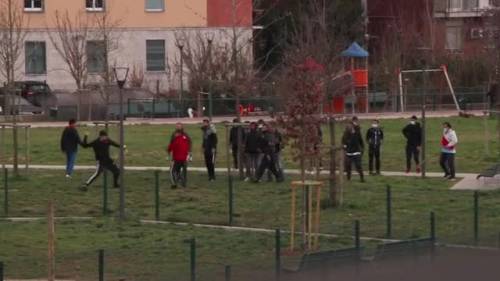 Botte tra stranieri con mascherine e bastoni a Quarto Oggiaro, la rabbia dei residenti