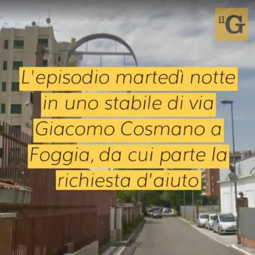 Aggredisce vicino col coltello, poi tenta di sfondare la porta di casa: magrebino ferisce 2 agenti