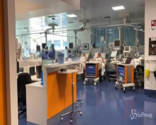 In terapia intensiva a Brescia, dove ogni giorno è una lotta per salvare vite