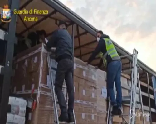 Coronavirus, Ancona: maxi-sequestro di ventilatori per terapia intensiva