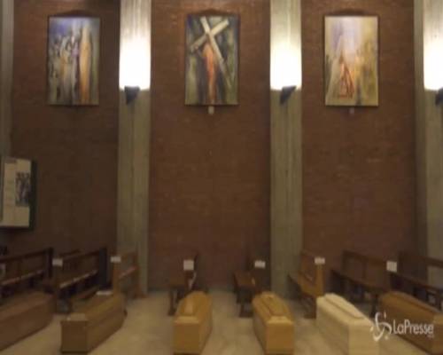 La chiesa di Seriate accoglie 80 bare. Il parroco: "Viene da chiedersi dove sia il Signore"