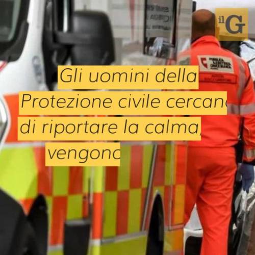 Bandiera gettata a terra e calpestata, carabinieri aggrediti e presi a morsi: fermato straniero