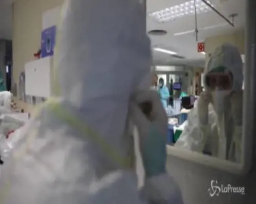 Spagna, i medici in terapia intensiva si preparano a combattere il virus 