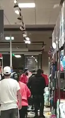 La furibonda rissa al supermercato di Casoria perché non indossa la mascherina anti Covid