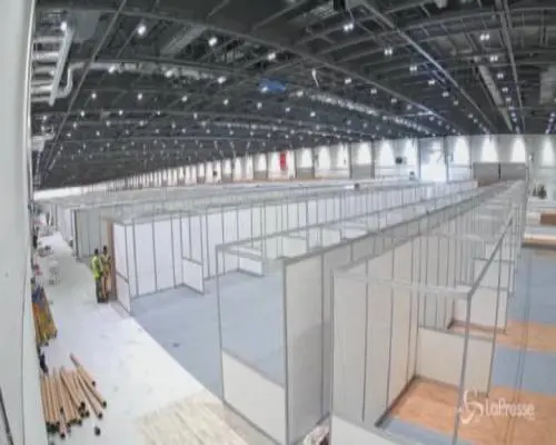 Londra, il timelapse della costruzione dell'ospedale per il Covid-19