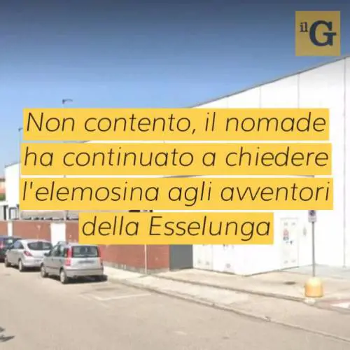 Nomade chiede elemosina davanti al supermercato: gli donano la spesa ma sputa contro vigilante