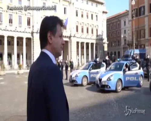 L'omaggio del premier Conte all'agente della scorta scomparso
