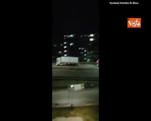 16 tir da Padova a Salerno per allestire l'ospedale modulare, cittadini entusiasti al loro arrivo