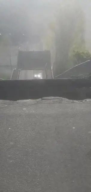 "C'è odore di gas, è venuto giù il ponte"