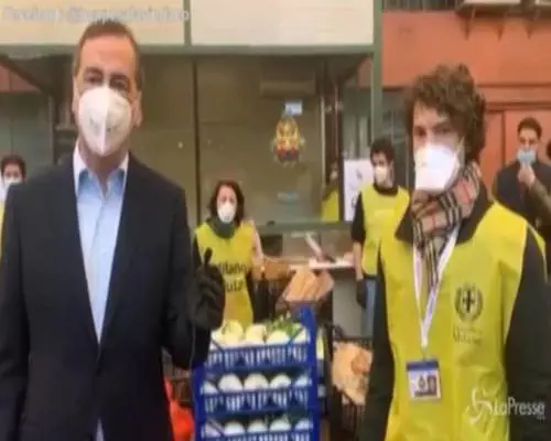 Sala: "A Milano distribuiti uova e colombe negli ospedali per i bambini"