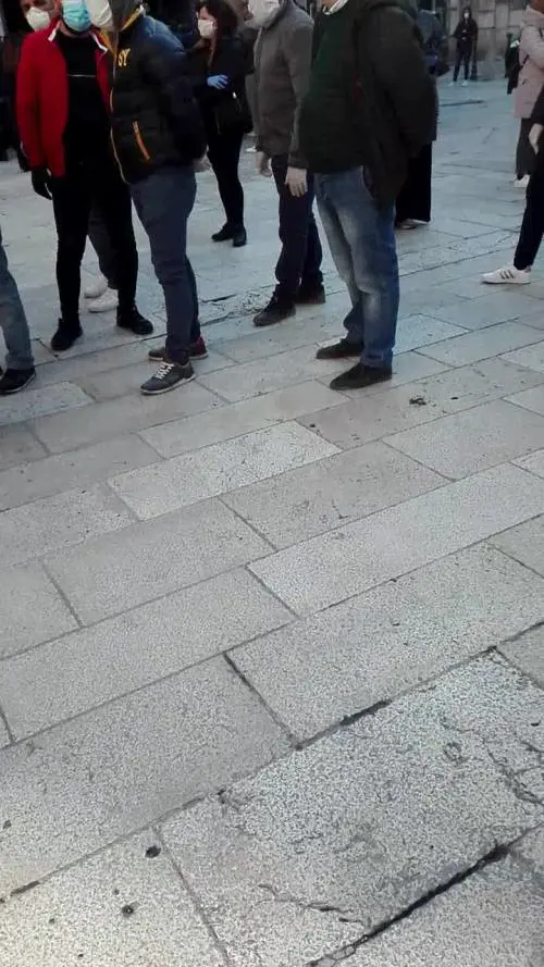 Altamura, le immagini della fila per i buoni spesa